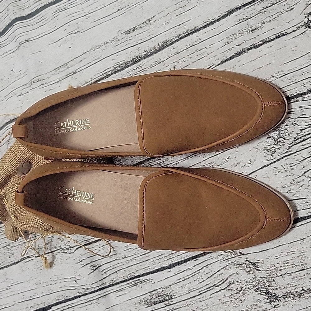 NWT Catherine Malandrino Tan Loafers, Size 9